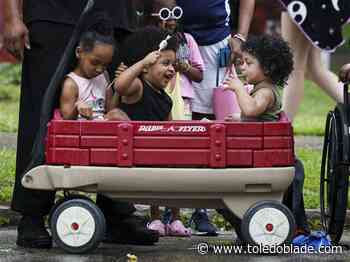 Hundreds show up for Old West End Festival parade