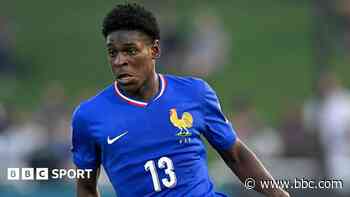 Arsenal approach PSG defender Mbemba