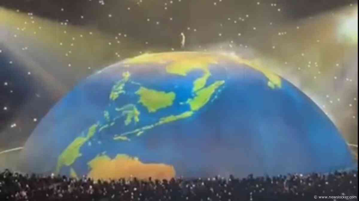 LIVE | Omstreden concert Kanye West begonnen, rapper staat op projectie van gigantische wereldbol