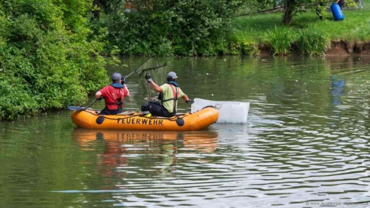 Rätsel um tote Fische: Feuerwehreinsatz am Dorfweiher in Bergen