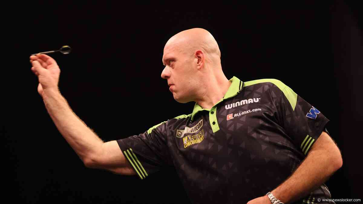 Michael van Gerwen ergert zich aan ’Elvis Presley’ en stuurt hem de zaal uit, dartsbond verwijdert beelden