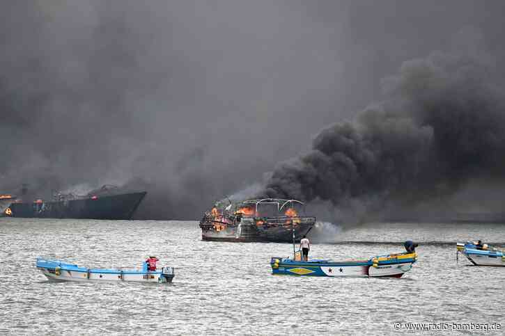 Feuer am Hafen in Ecuador: Mehr als 35 Boote brennen