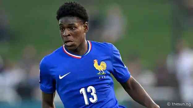 Arsenal approach PSG defender Mbemba