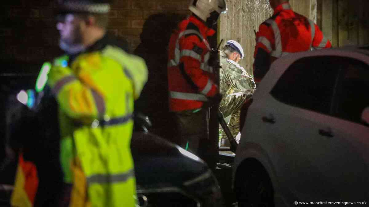 Army bomb disposal units and CSI descend on 'peaceful' Fallowfield street as residents evacuate homes
