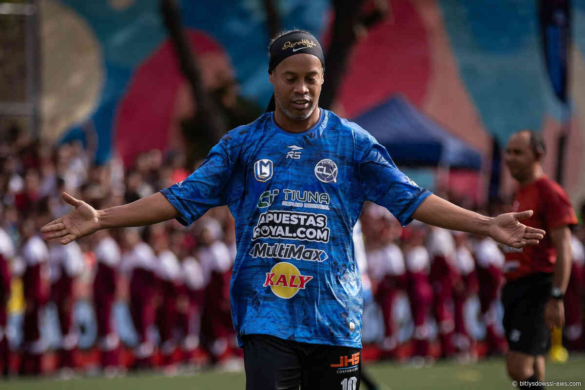 Marcó un gol: así fue el partido de exhibición que jugó Ronaldinho en Petare