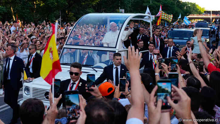 La polarización, los más vulnerables y los jóvenes, ejes del primer día de papa en España