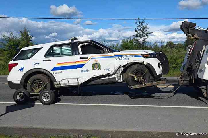 VIDEO: Crash involving RCMP cruiser closes 264 in Aldergrove