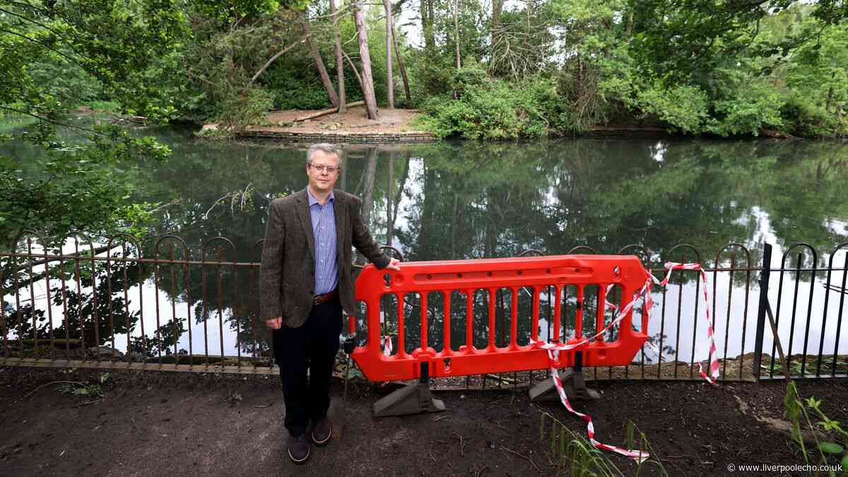 The 'smelly' lake at the heart of ‘neglected’ Calderstones Park
