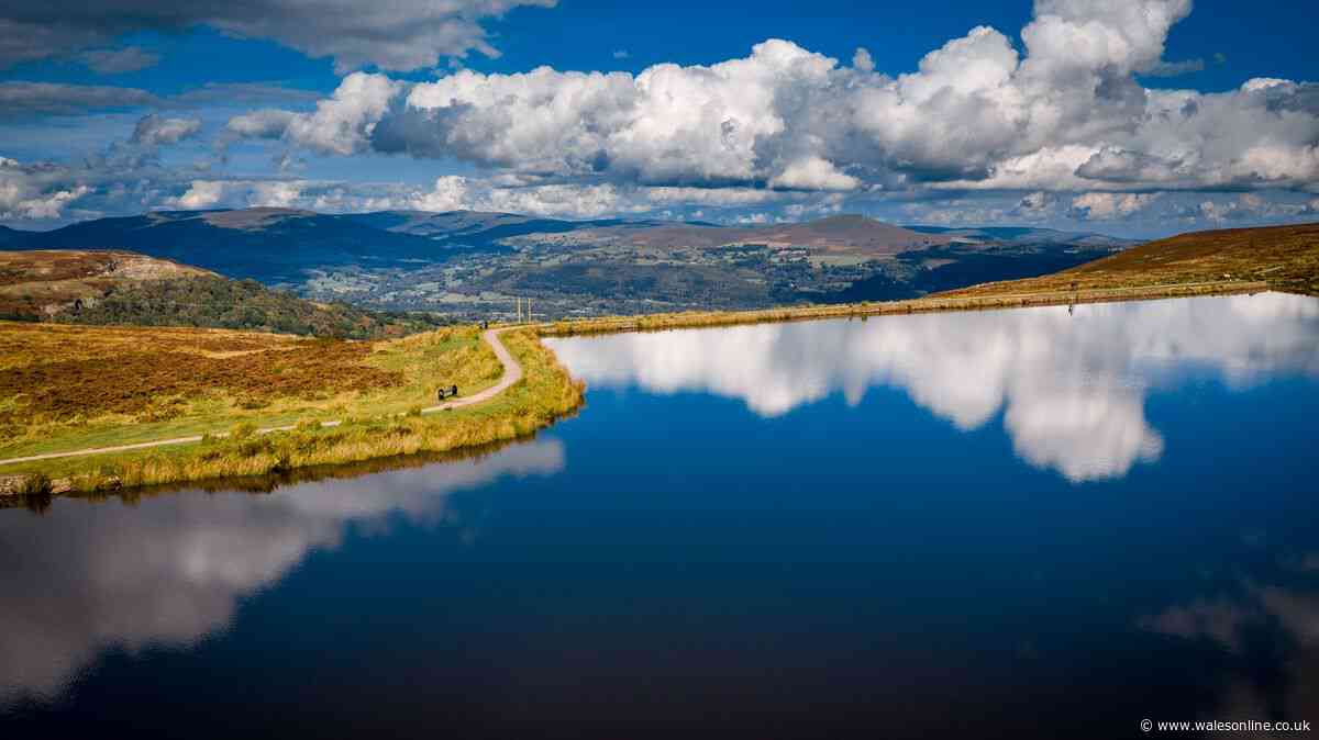 The easy hill walk in Wales that ends with a lakes swim and sauna