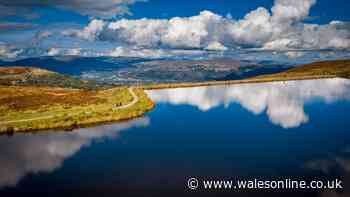 The easy hill walk in Wales that ends with a lakes swim and sauna