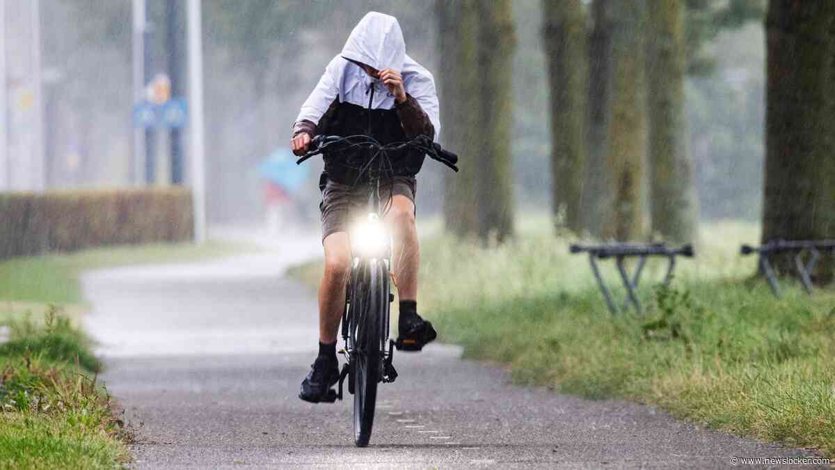 Buien trekken weer over het land, maar zon breekt af en toe door