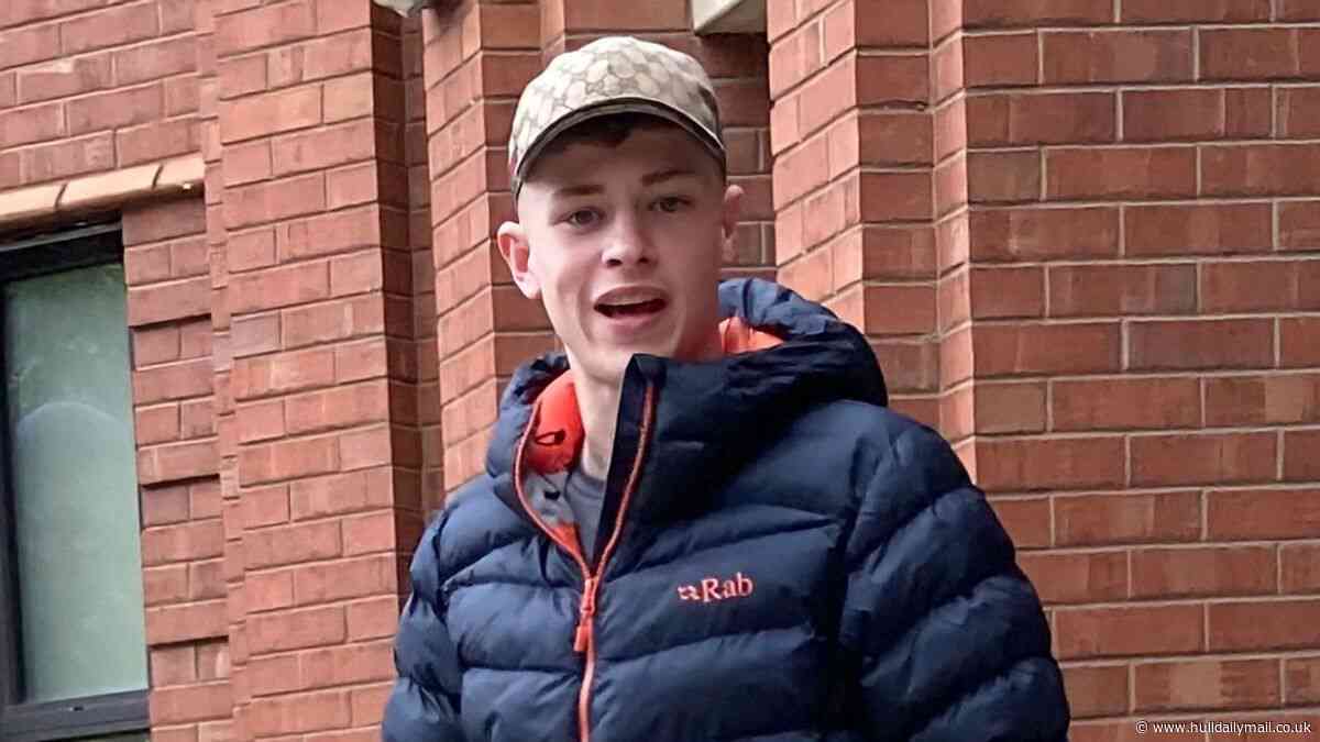Teen slipped off handcuffs and ran away from police