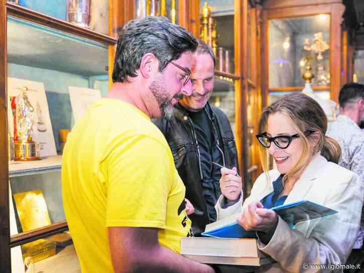Pettegolezzi, balli e gin tonic. I libri possono attendere