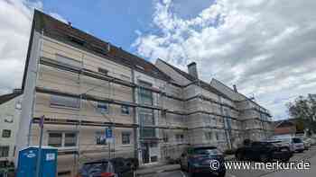 Bauherr bestellt Kunststofffenster – Stadt verlangt jetzt Holzlamellen davor