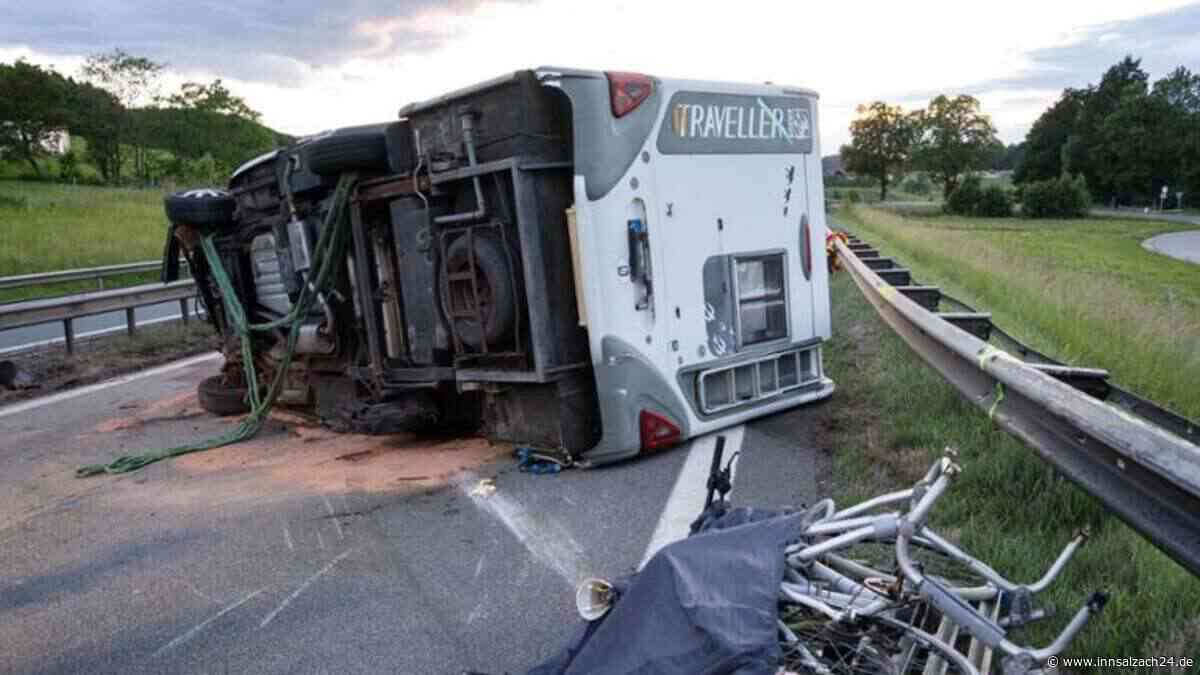 Schwerer Wohnmobil-Unfall auf A8 – dann beobachtet Polizei unfassbare Szenen in Rettungsgasse