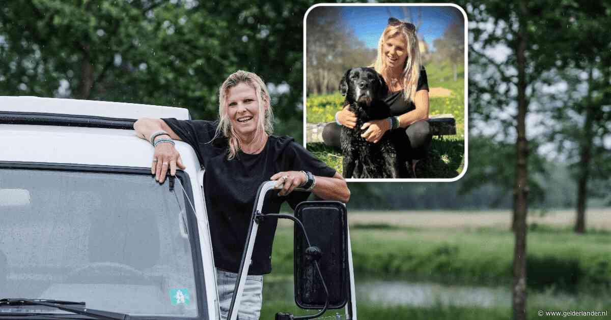 Astrid (49) verkocht huis en leeft al vijf jaar alleen in camper: ‘Waarom zou ik wachten met gelukkig zijn?’