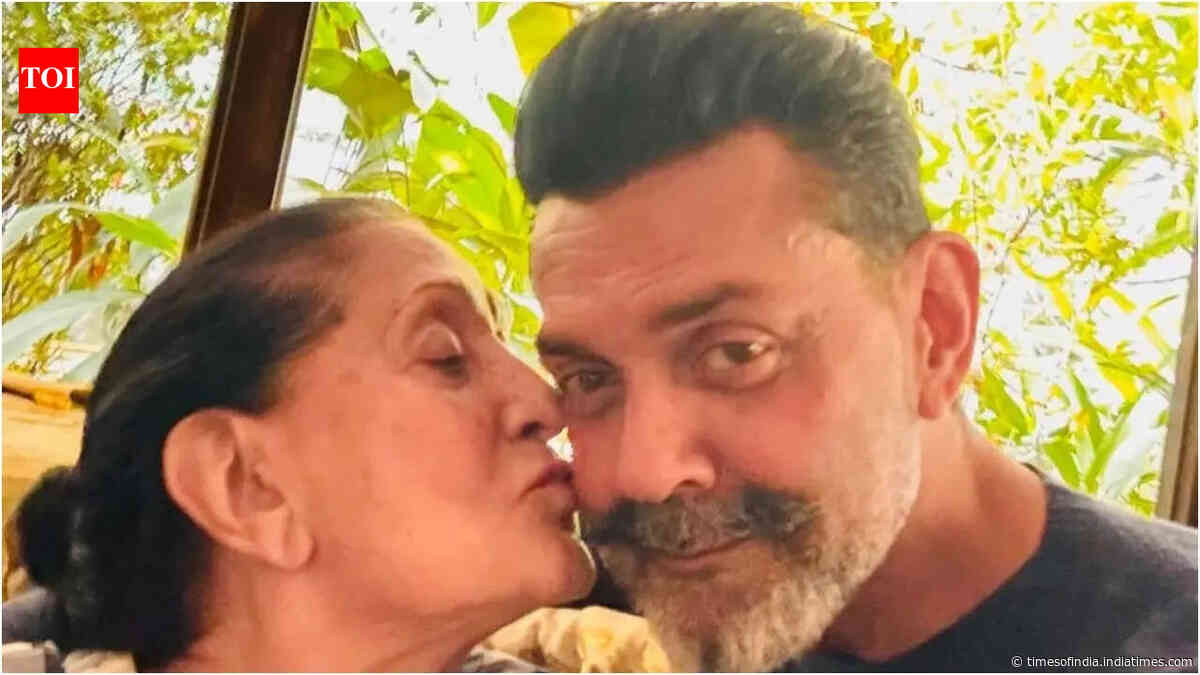 Sunny shares RARE photo of Bobby and mother to celebrate Bandar