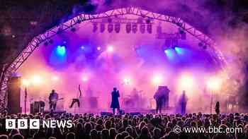 Festival boss 'praying' for end to US-Iran war