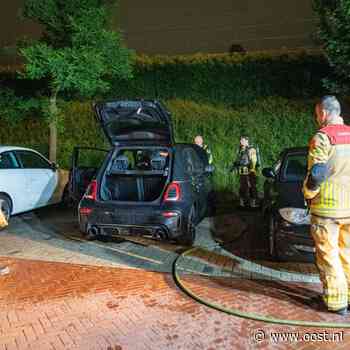 112 Nieuws: Autobrand in Deventer | 150 mensen geëvacueerd bij bowlingcentrum in Zwolle