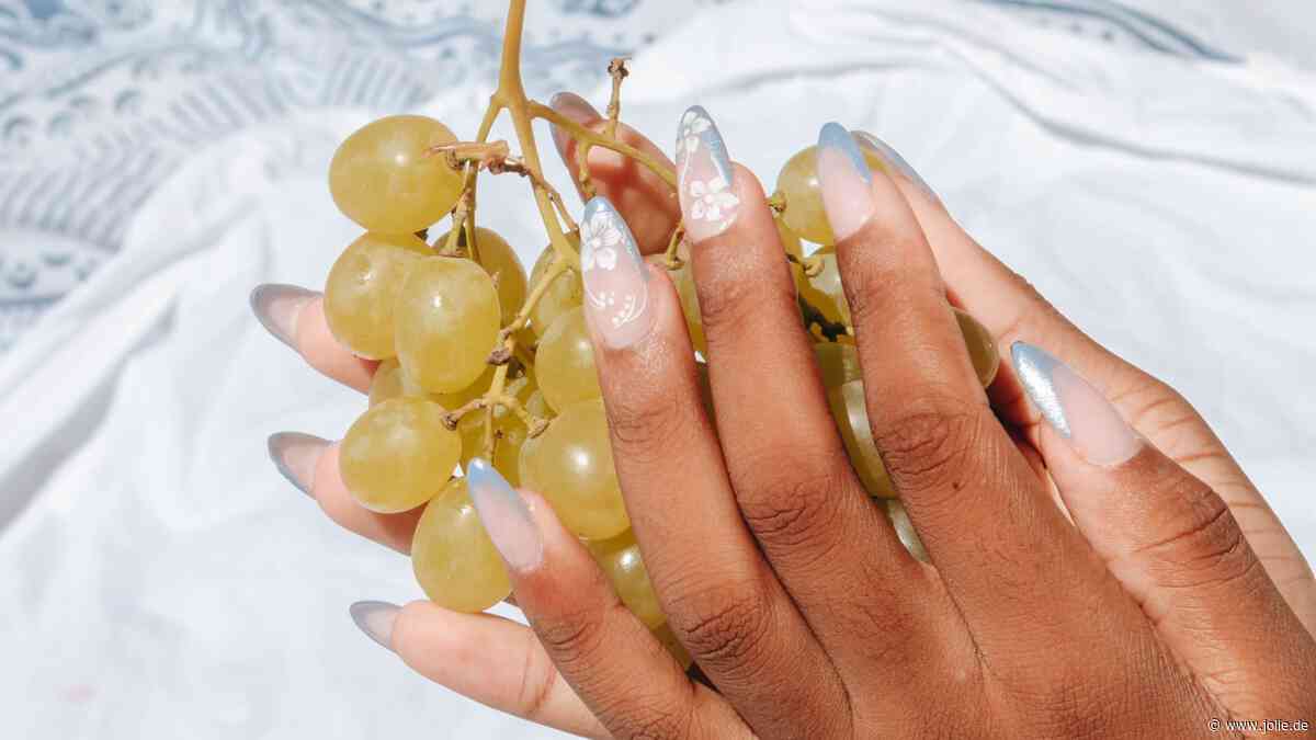 Sommer-Maniküren 2026: Diese Nageldesigns versetzen uns gedanklich schon in den Urlaub