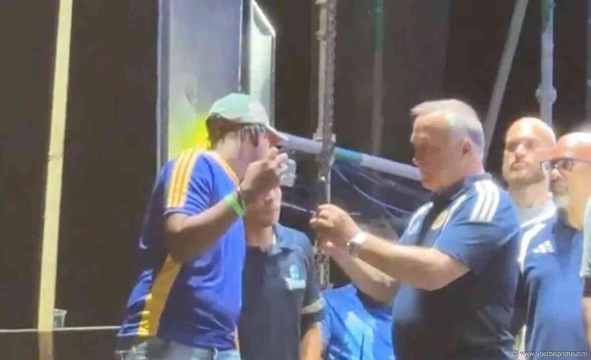 Prachtig: Curaçao-selectie onder toeziend oog van Advocaat uitgezwaaid voor WK