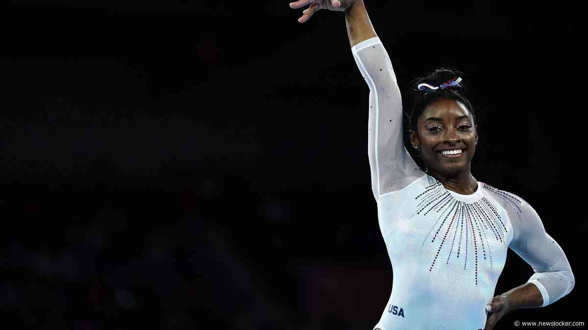 Turnlegende Simone Biles (29) ligt in het ziekenhuis: ’Bijna doodgaan stond niet op mijn bingokaart’