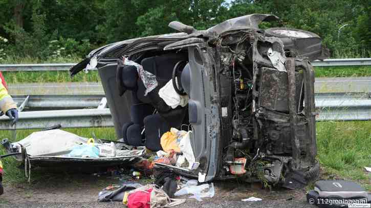 Ernstig ongeval op A7 bij Kolham, auto op de zijkant