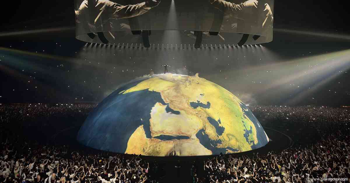 Kanye ‘Ye’ West blijft in de Gelredome op afstand van alle controverse. ‘Het voelt een beetje zoals met een familielid dat van het padje af is: daar houd je ook nog steeds van’