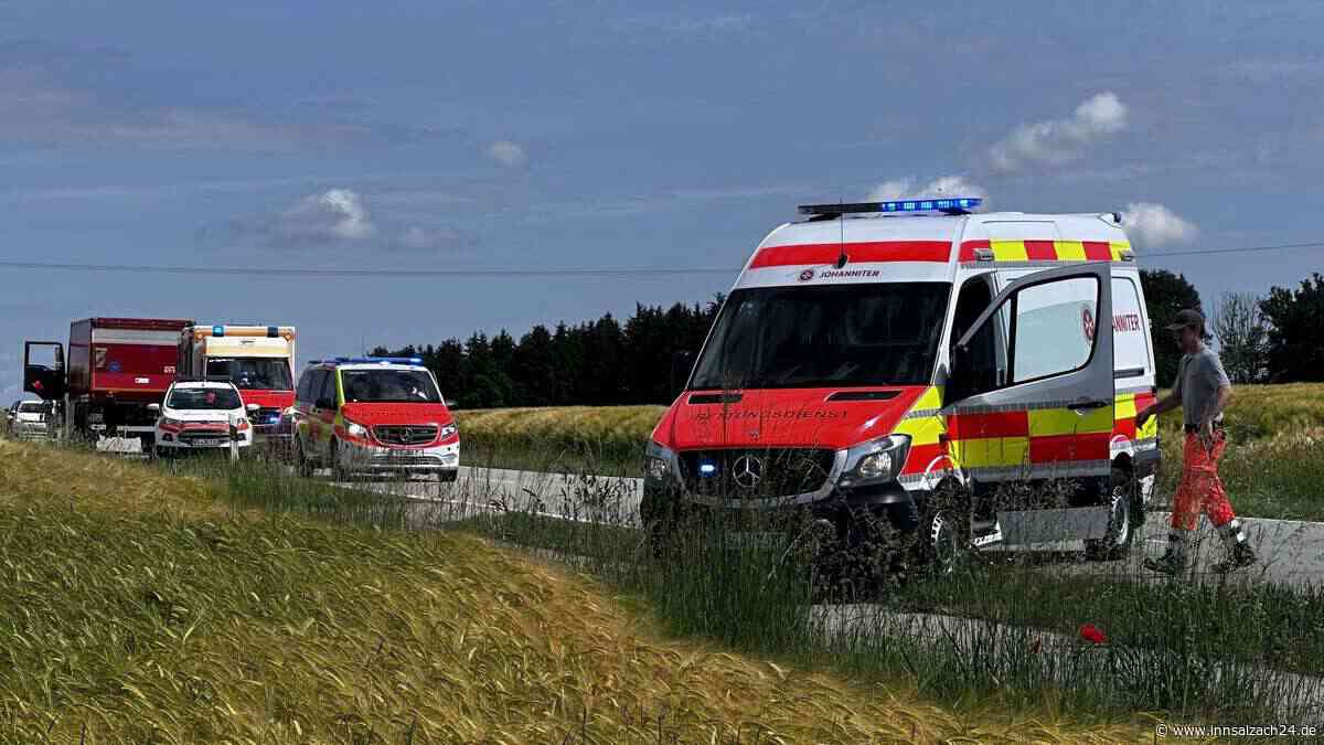 Unfall bei Schonstett – Rettungskräfte mit Großaufgebot auf Kreisstraße im Einsatz