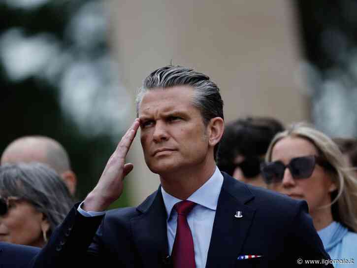Hegseth in Normandia (con moglie e figli) striglia gli amici europei