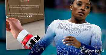 Topturn­ster Simone Biles belandt in ziekenhuis: ‘Bijna doodgaan stond begin deze week niet op mijn bingokaart’