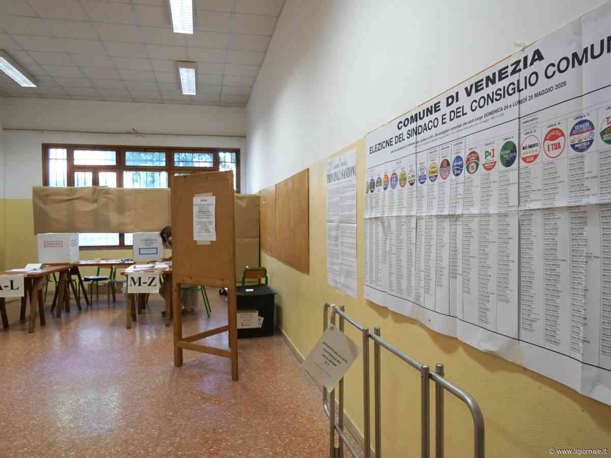 Amministrative, via ai ballottaggi in 12 Regioni. Alle 12 affluenza al 13,55%, in calo rispetto al primo turno
