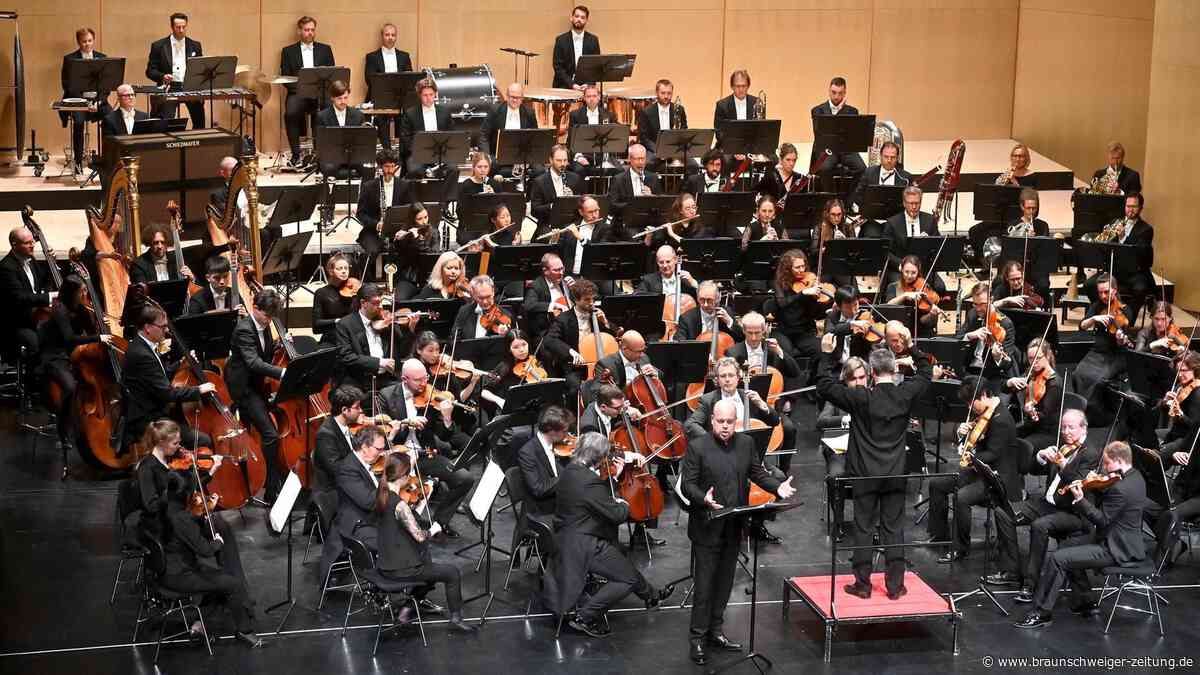 „Trinklied“ famos angestimmt: Internationale Top-Sänger begeistern in Wolfsburg