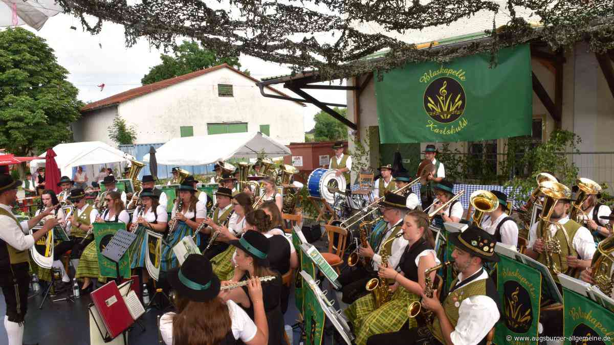 Blasmusik und Regenpause: Karlshulder Kapellen begeistern beim Open Air