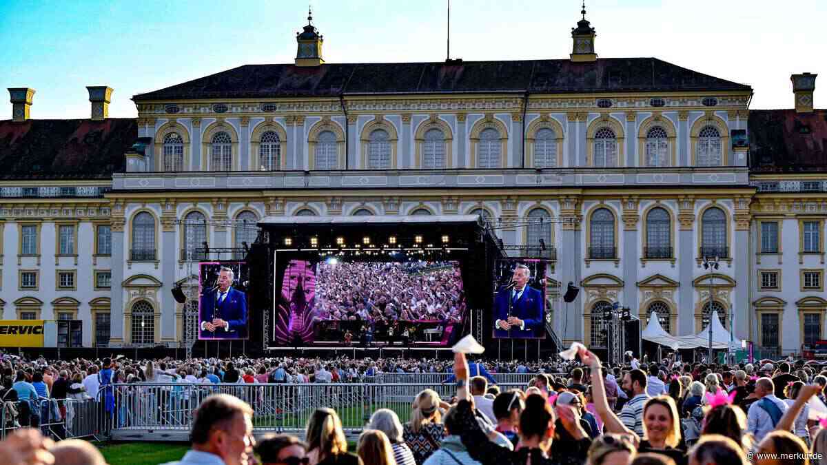 Gewaltiger Andrang: Roland Kaiser spielt vor Tausenden – bei einem Lied tanzen alle mit