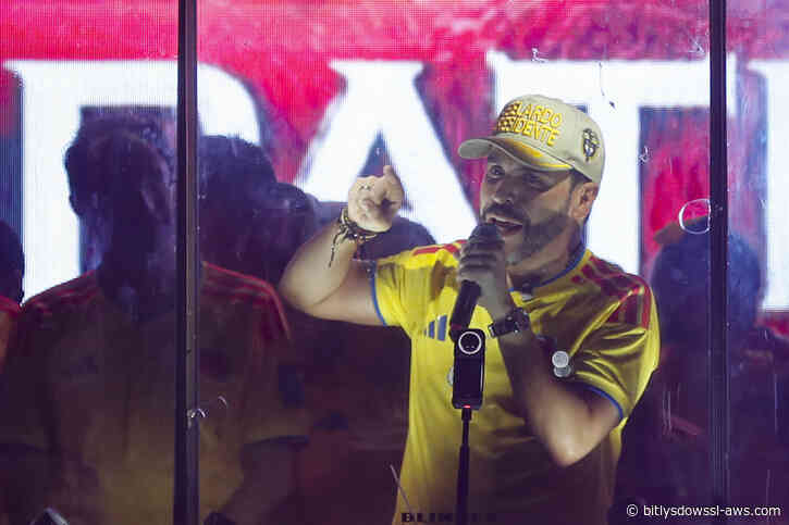Abelardo de la Espriella acusó a seguidores de Petro y Cepeda por actos vandálicos contra su sede de campaña