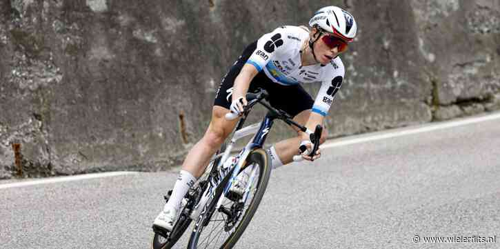 Spektakel in de Giro! Demi Vollering valt al aan op bijna 100 kilometer van de finish