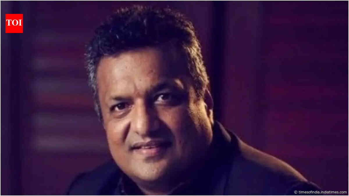 As Janhvi gets trolled, Sanjay says internet is destroying actors' careers