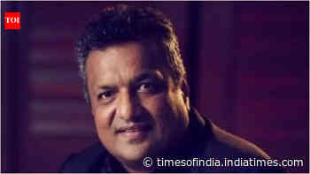 As Janhvi gets trolled, Sanjay says internet is destroying actors' careers