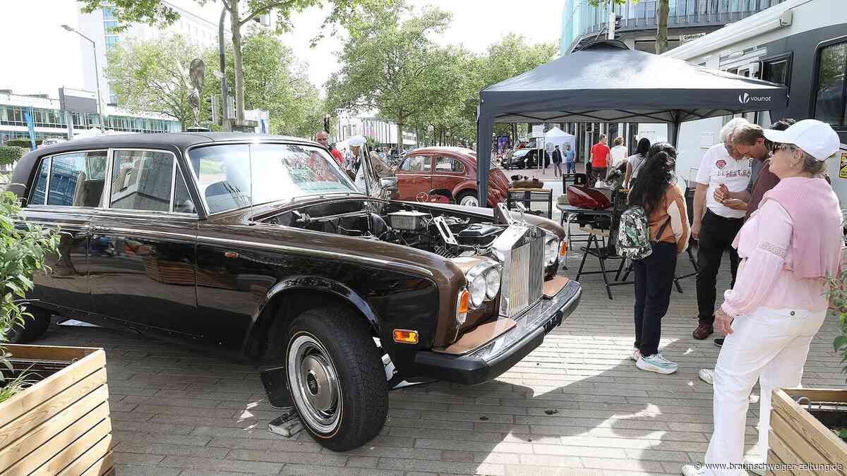 Impressionen auf 43 Fotos von der Automeile und von „Live & Lecker“ in Wolfsburg