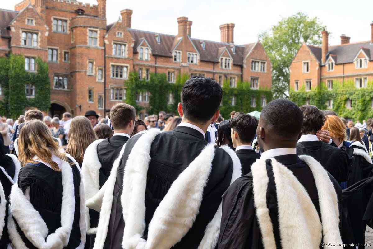 One in ten new UK graduates plan to leave country amid ‘worst time in 30 years to leave university’