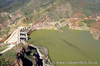 Popular fishing lake forced to close after all its fish die