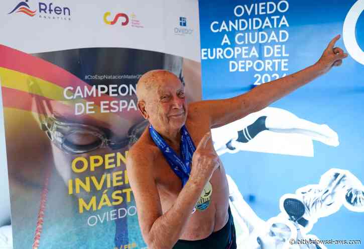 El "incansable" Paco Domínguez: vivió en Venezuela y recibió homenaje por seguir nadando a sus 98 años