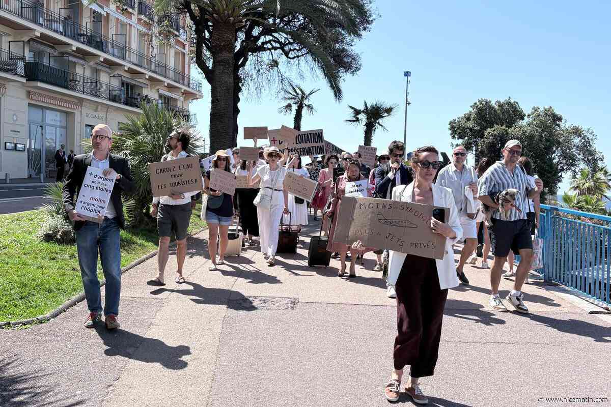 « Vive les boîtes à clés », « Plus de profits, moins d’écologie »... Une marche parodique pour dénoncer le surtourisme à Nice