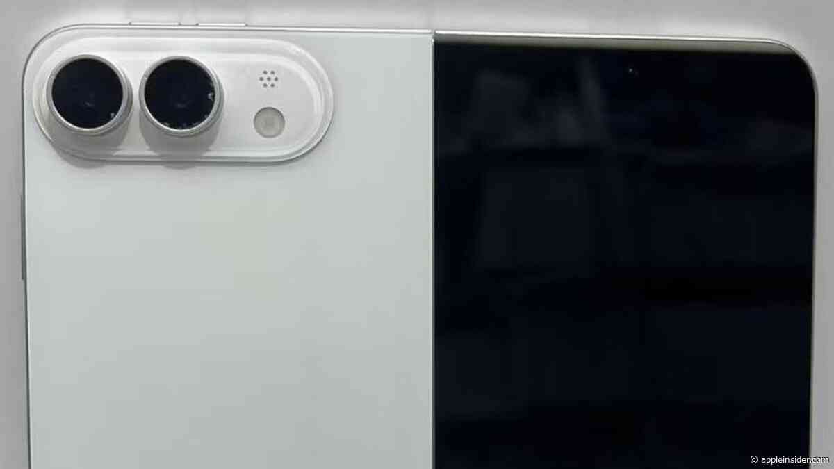 Here's what the folding iPhone looks like, open and shut