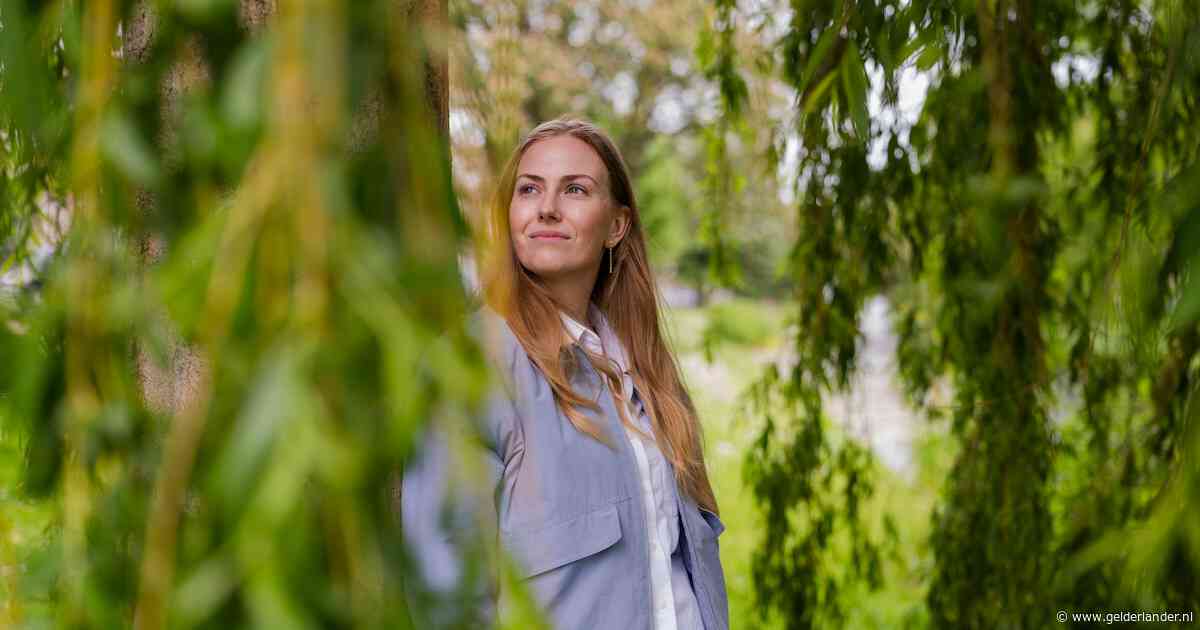 Laura (28) heeft nog een korte tijd te leven en stopt met chemotherapie: ‘Opeens voelde ik: het is genoeg’