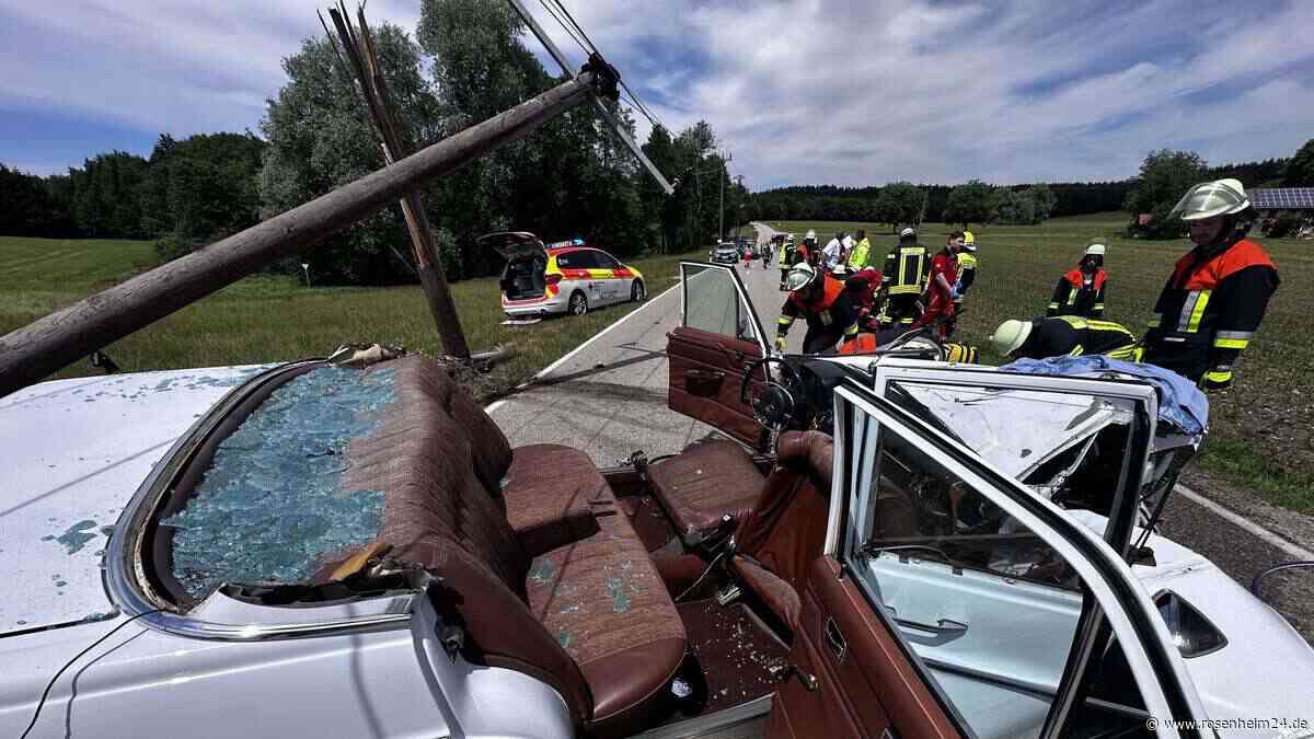 Wenn der schönste Tag im Leben zum Horror wird: Braut-Fahrzeug in Rechtmehring verunglückt