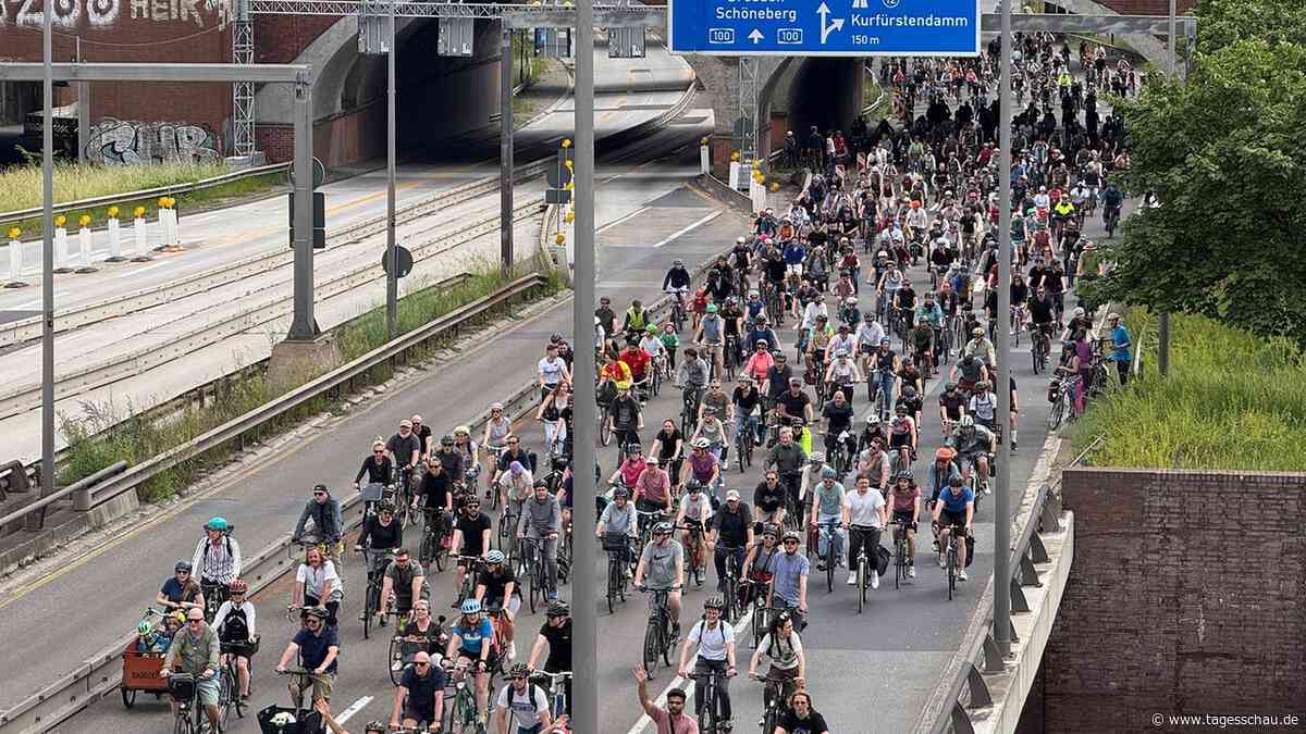 30.000 Radfahrer beteiligen sich an ADFC-Sternfahrt in Berlin