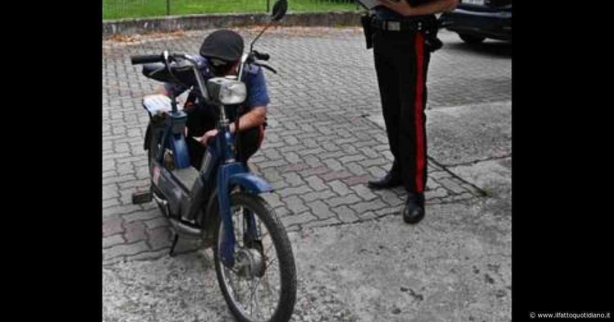 Fermato senza casco, guidava un motorino Ciao rubato 45 anni fa: ritrovato il proprietario