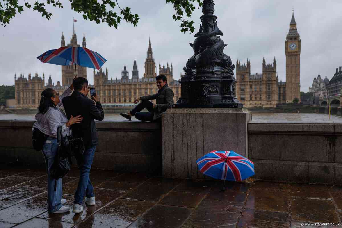 London set for week of wet weather before temperatures rise at weekend